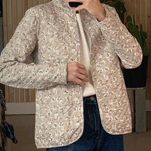 Vintage floral quilted liner